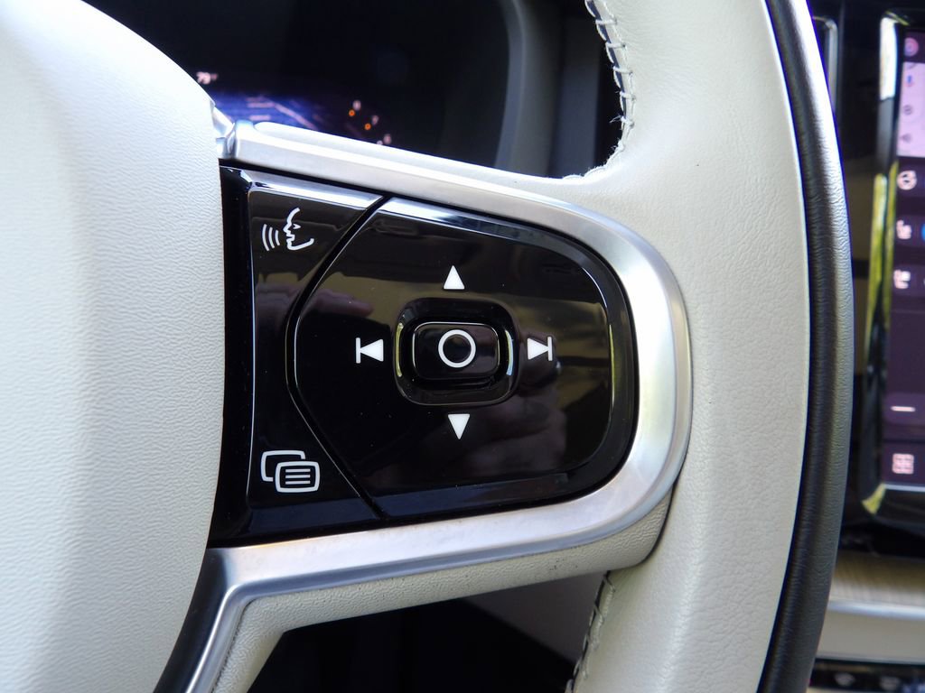 Certified 2022 Volvo XC60 B6 Inscription w/ Advanced Package image 19