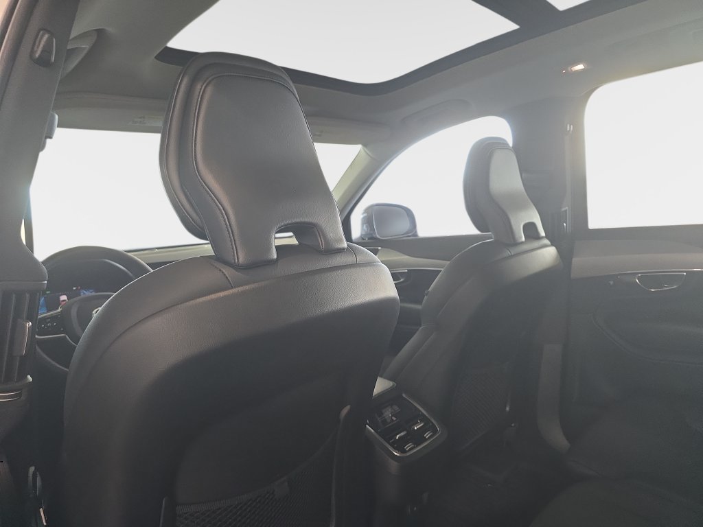 Used 2023 Volvo XC90 B5 Core AWD/4WD image 9