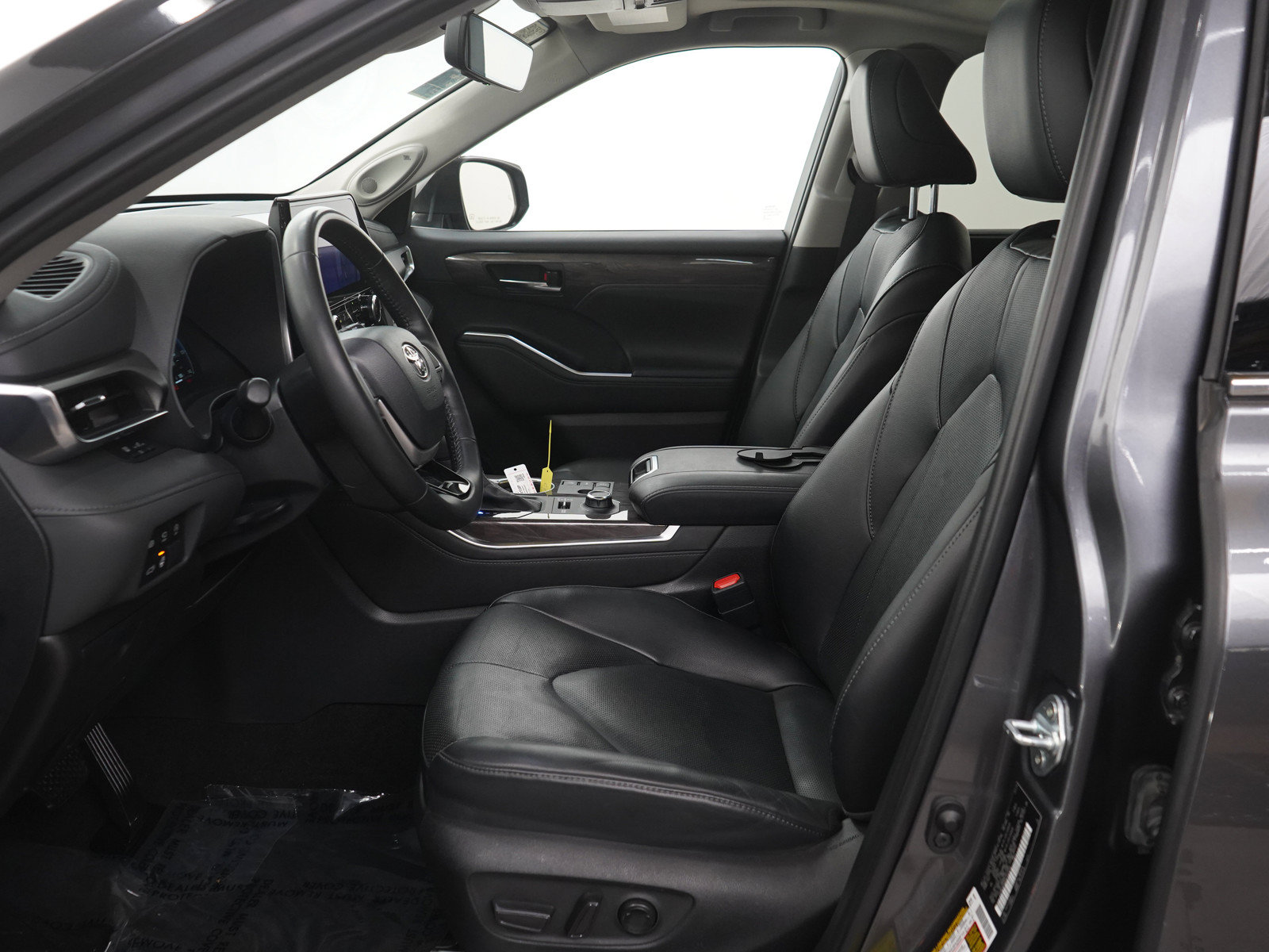 Used 2024 Toyota Highlander Limited AWD/4WD image 18
