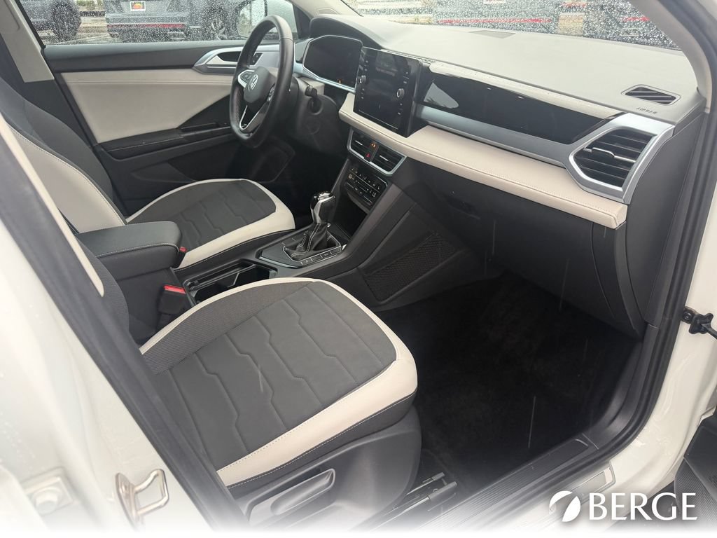 Used 2025 Volkswagen Taos SE FWD image 30