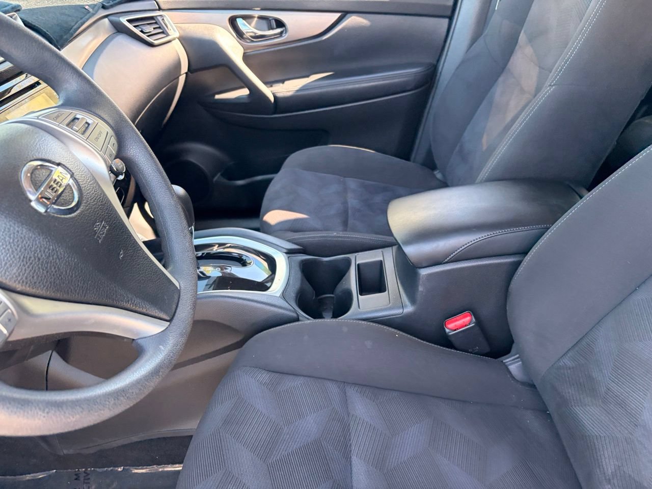 Used 2015 Nissan Rogue SV FWD image 17