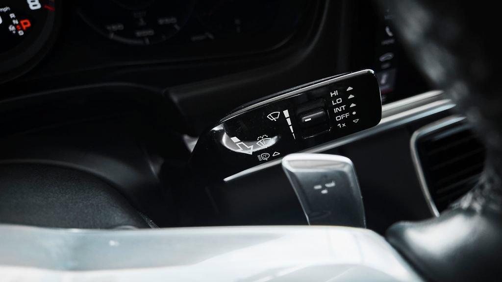 Used 2020 Porsche Panamera 4 AWD/4WD image 27