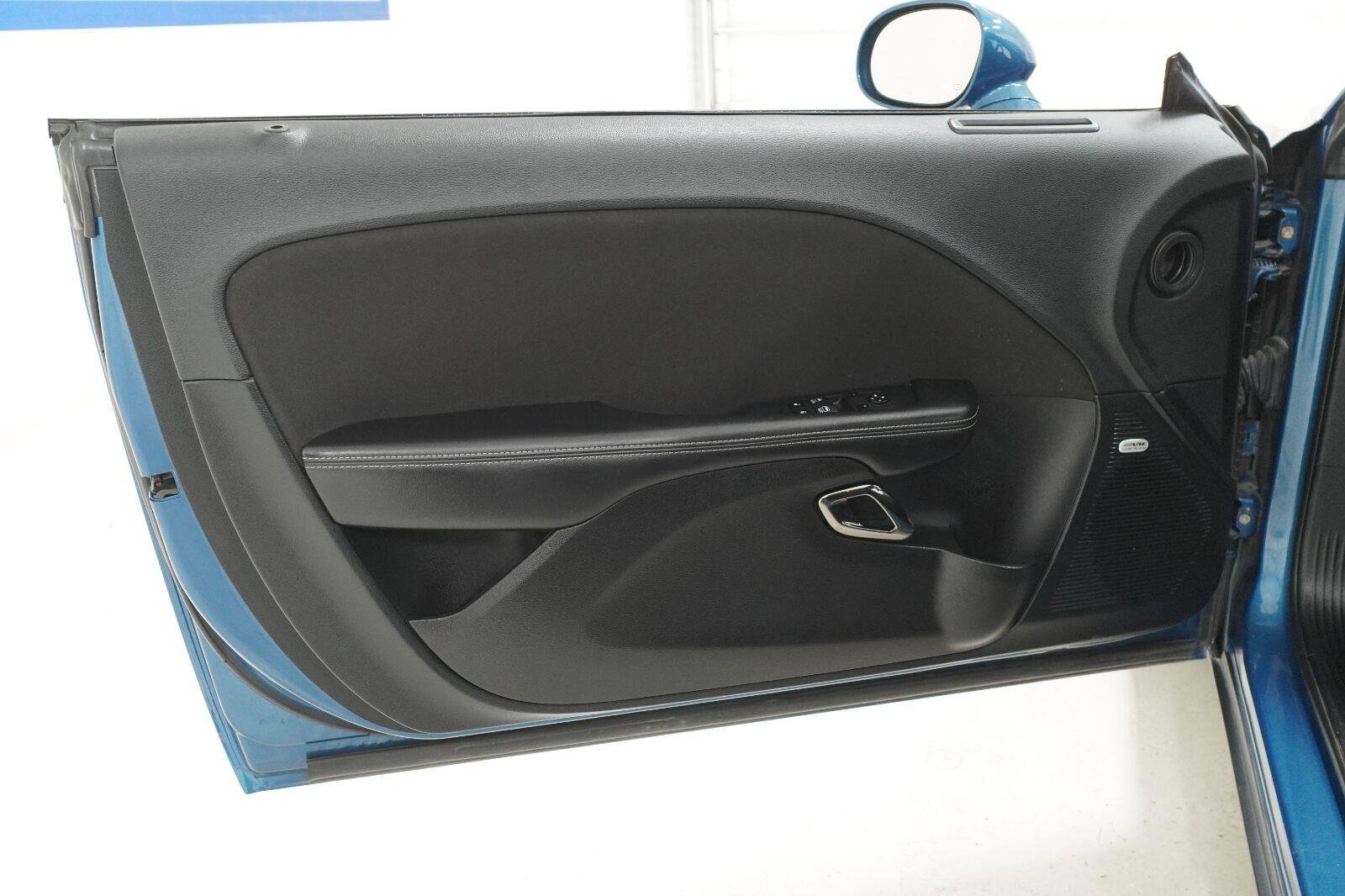 Used 2022 Dodge Challenger SRT Hellcat RWD image 17