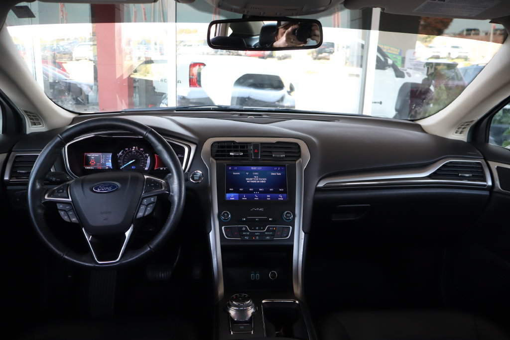 Used 2020 Ford Fusion SEL FWD image 30