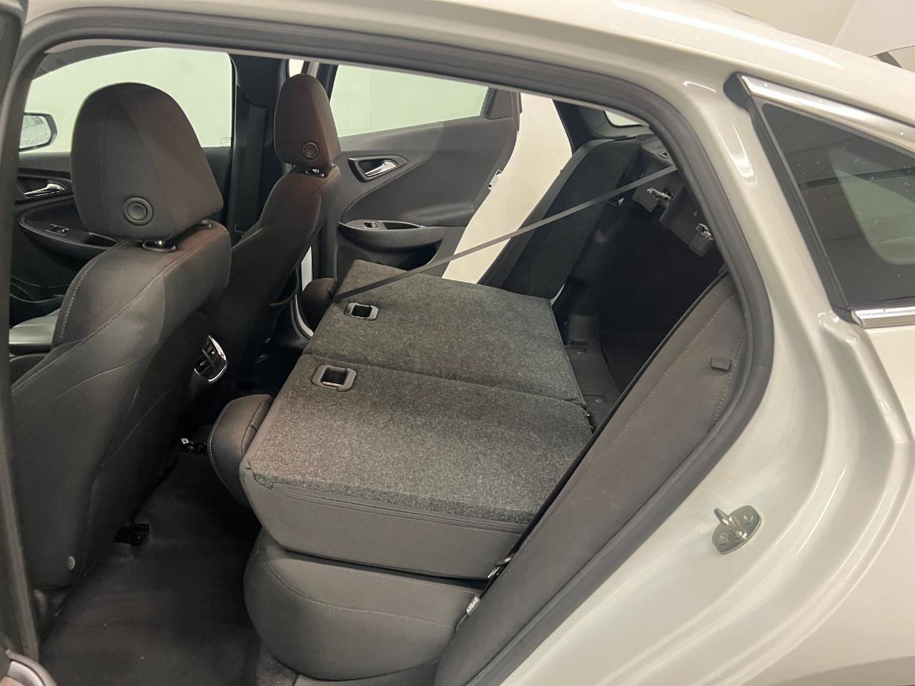 Used 2023 Chevrolet Malibu LT FWD image 25