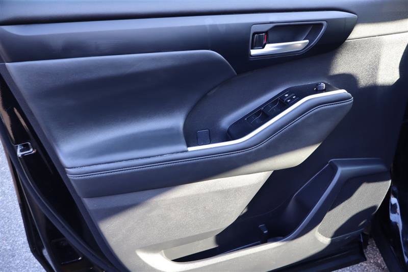 Used 2025 Toyota Highlander XSE image 11