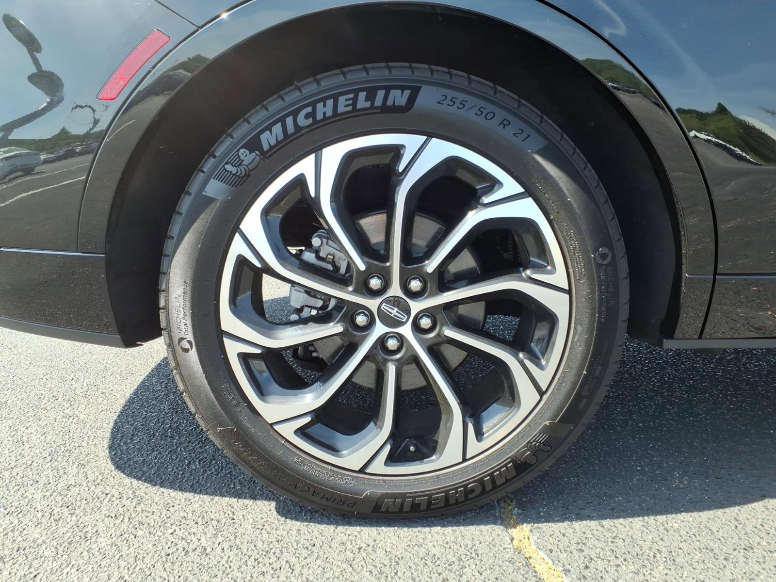 Used 2025 Lincoln Nautilus Reserve AWD/4WD image 10