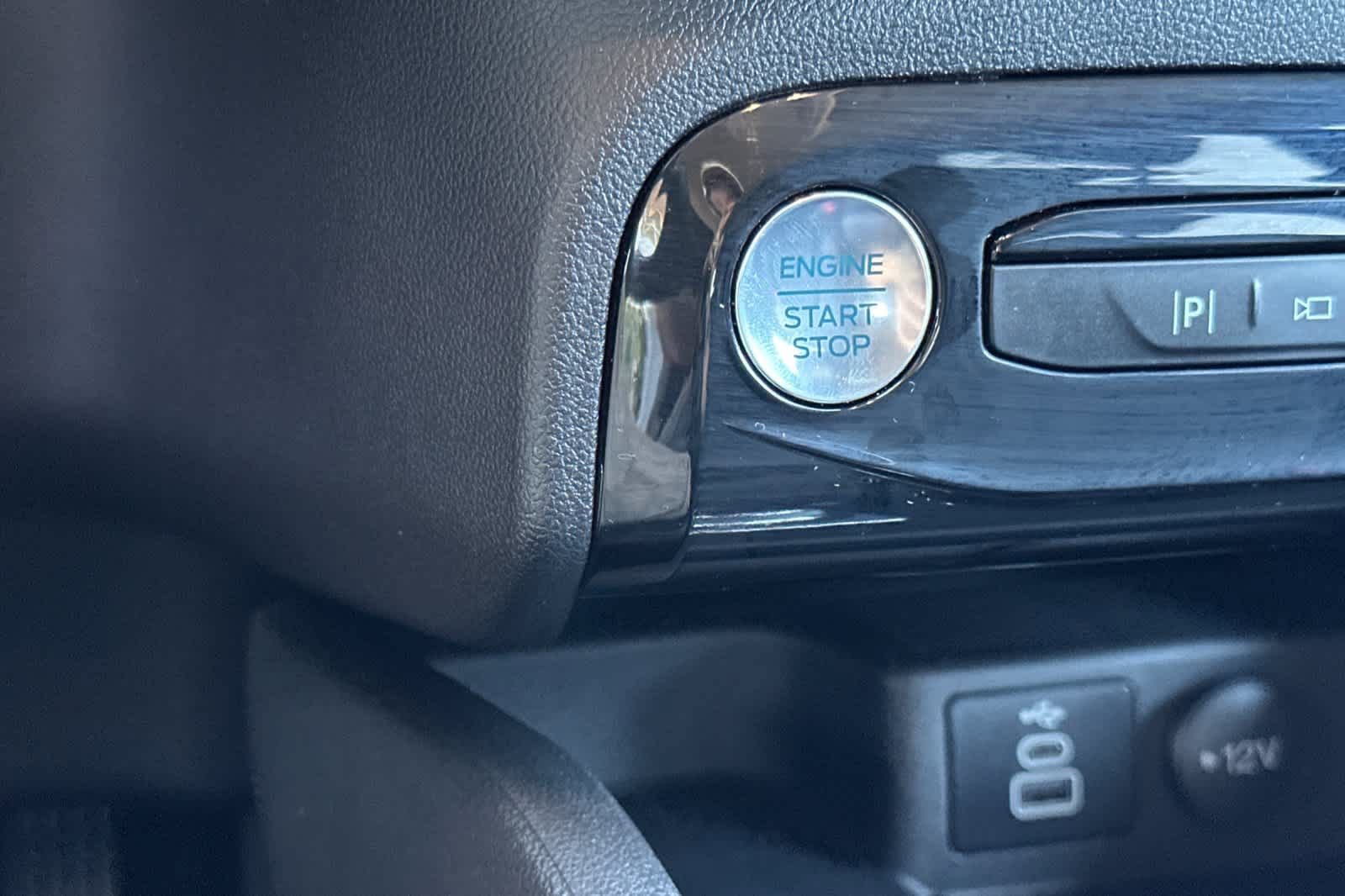 Certified 2024 Ford Escape Platinum w/ Premium Technology Package image 23