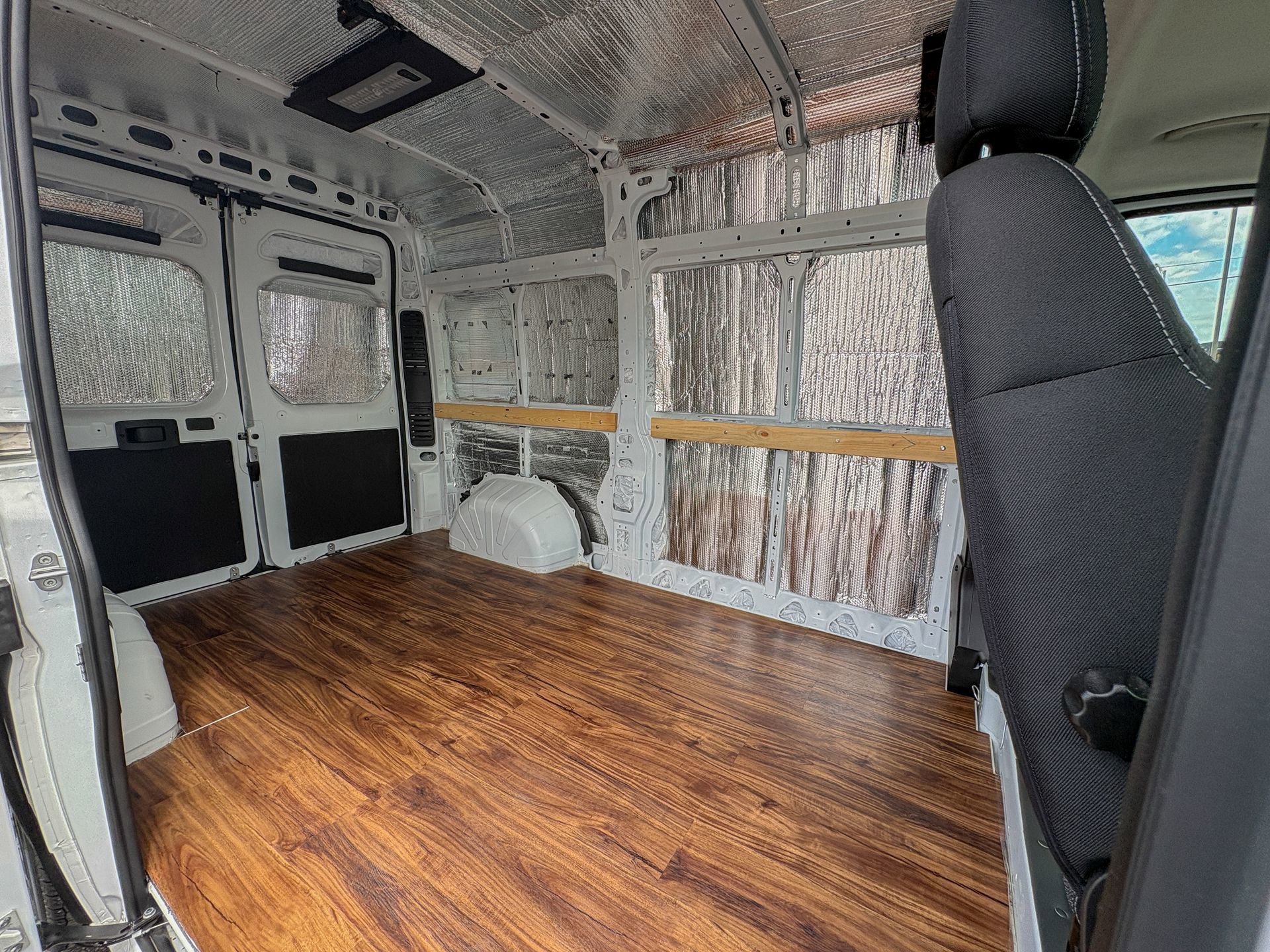 Used 2024 RAM ProMaster 2500 w/ Premium Convenience Group FWD image 17