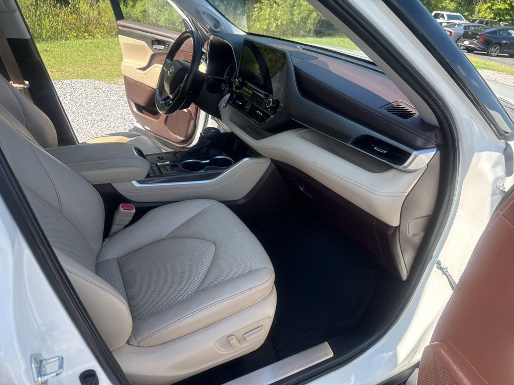 Used 2022 Toyota Highlander Limited FWD image 24