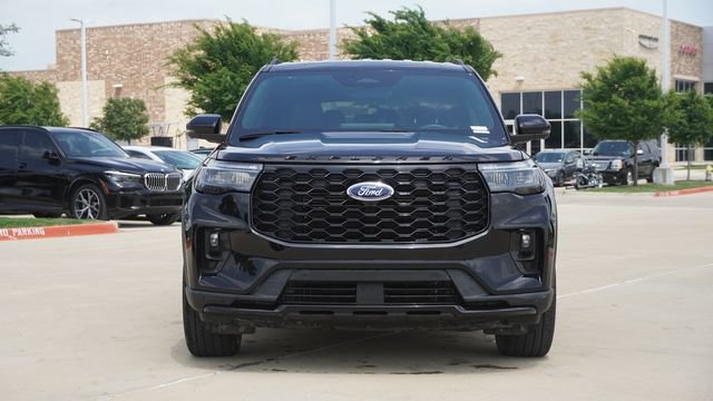Used 2025 Ford Explorer ST-Line w/ ST-Line Street Pack AWD/4WD image 2