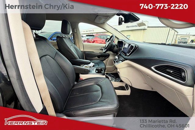 Used 2021 Chrysler Pacifica Touring-L image 27