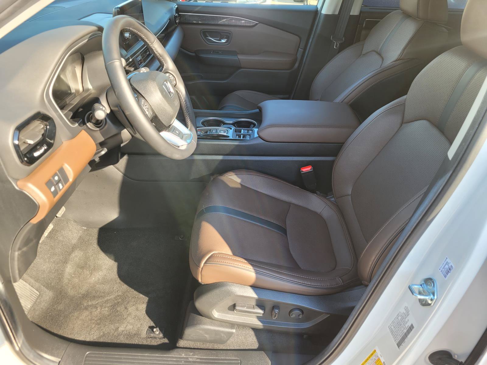 Used 2025 Honda Pilot Elite image 3