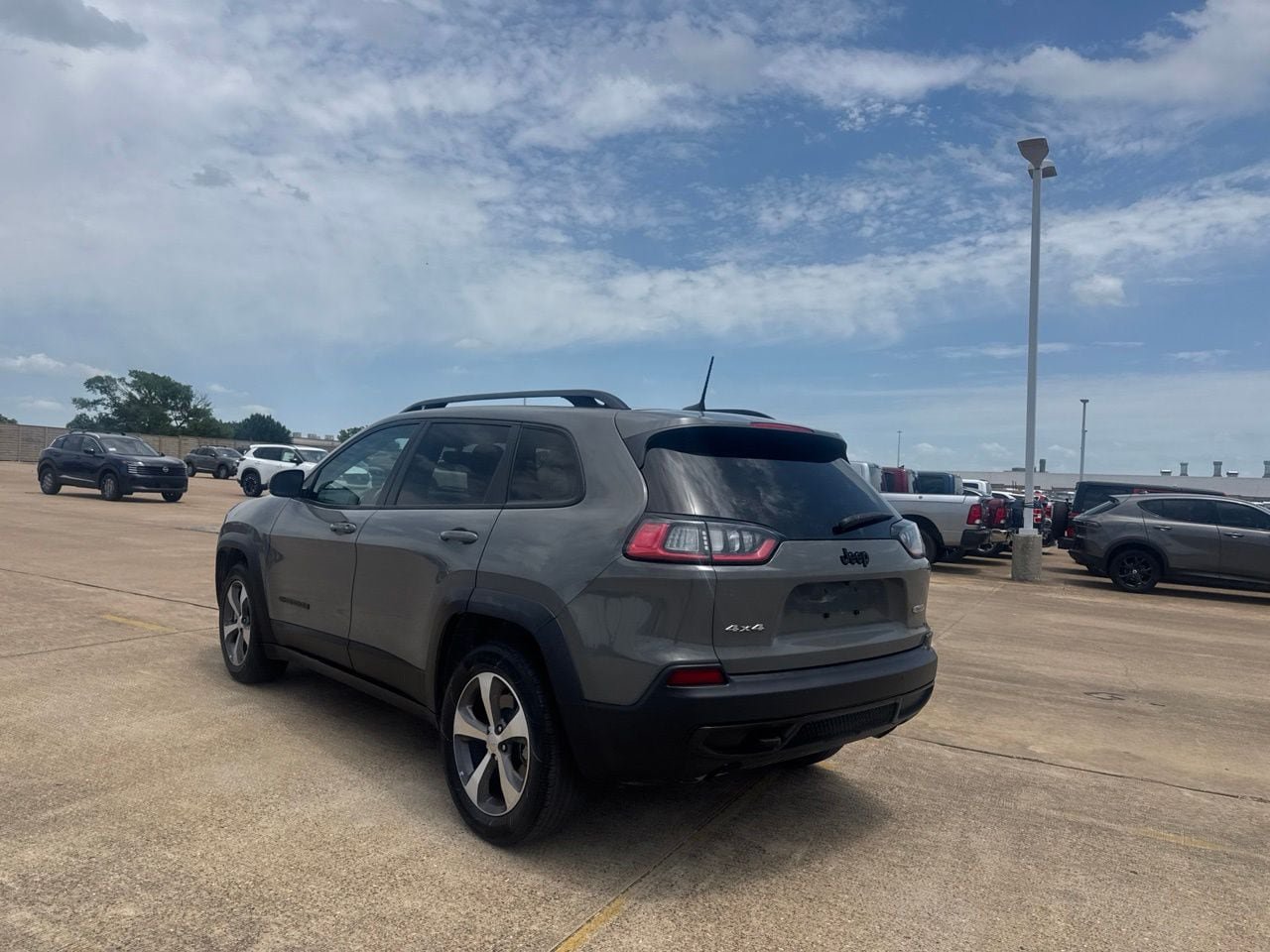 Used 2020 Jeep Cherokee Latitude w/ Quick Order Package 26F North AWD/4WD image 16