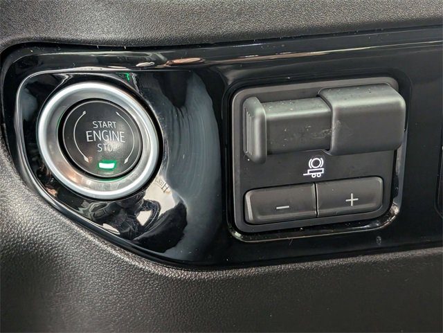 Used 2025 Chevrolet Silverado 1500 LT image 23