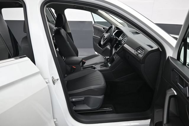 Used 2023 Volkswagen Tiguan SE FWD image 34
