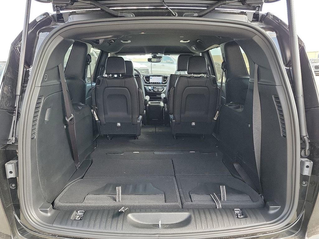New 2025 Chrysler Voyager LX image 11