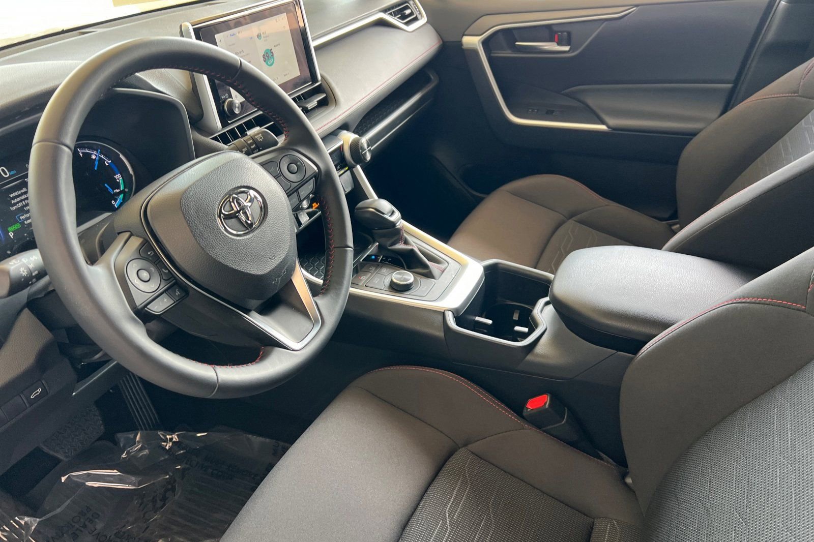Used 2025 Toyota RAV4 SE AWD/4WD image 10