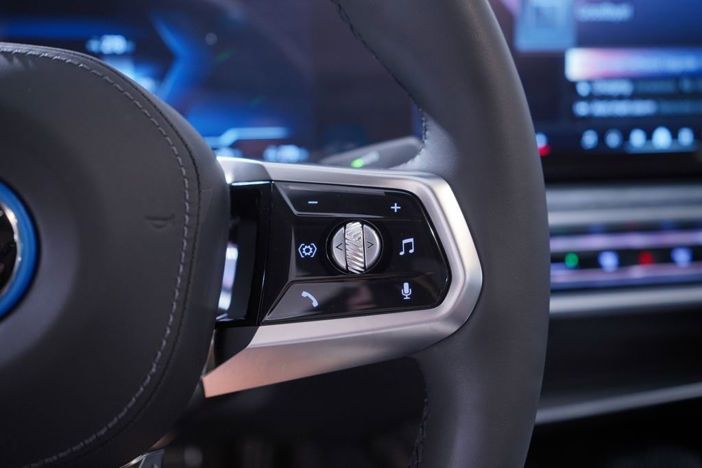 Used 2025 BMW i7 eDrive50 w/ M Sport Package image 21