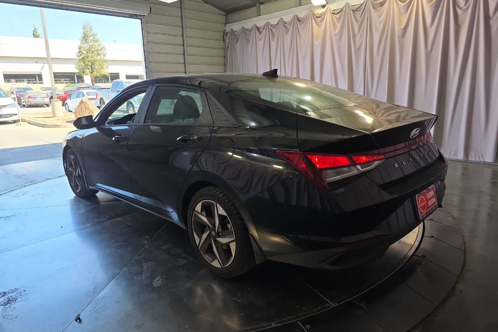 Used 2023 Hyundai Elantra SEL w/ Convenience Package FWD image 7