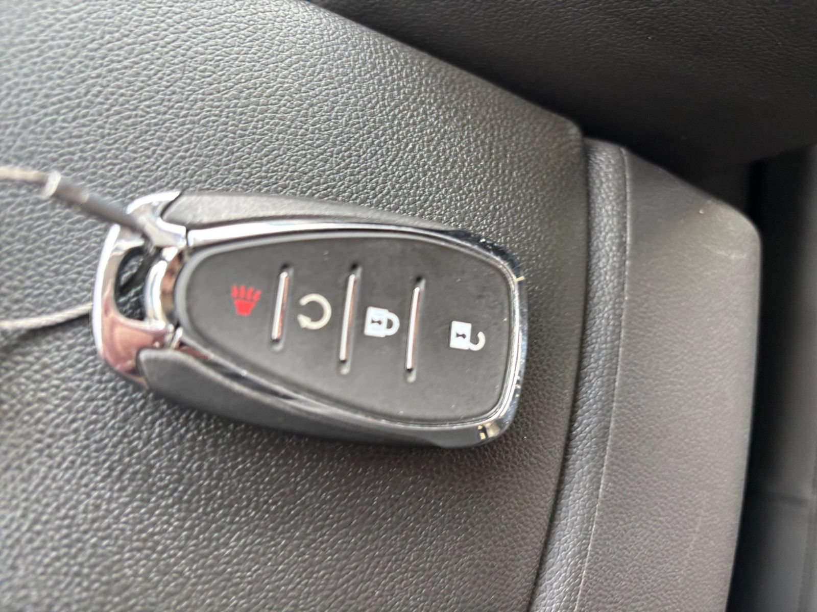 Used 2025 Chevrolet Trax LT FWD image 17
