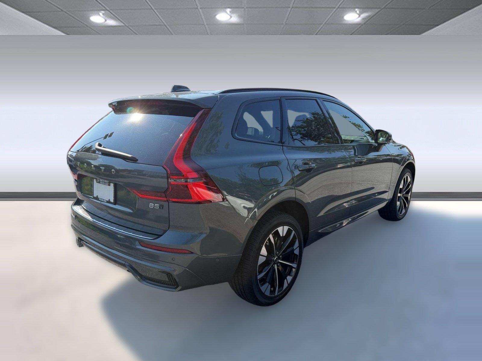 New 2027 Volvo XC60 B5 Plus AWD/4WD image 9