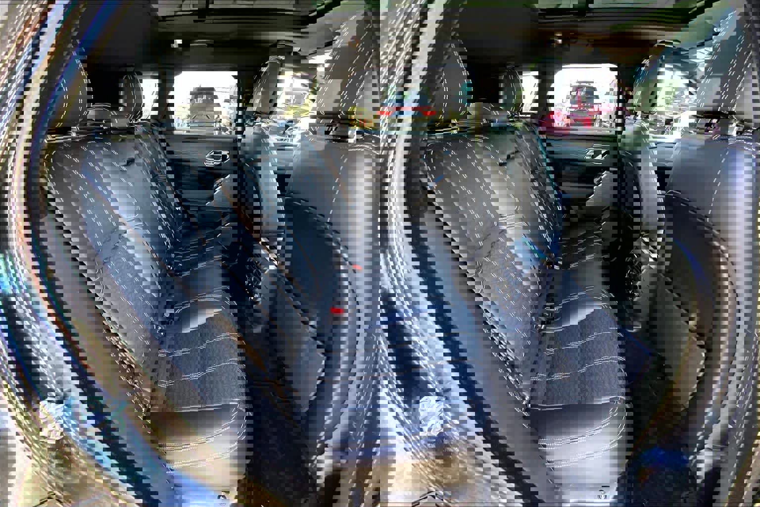 Used 2020 Land Rover Range Rover Velar R-Dynamic HSE image 17