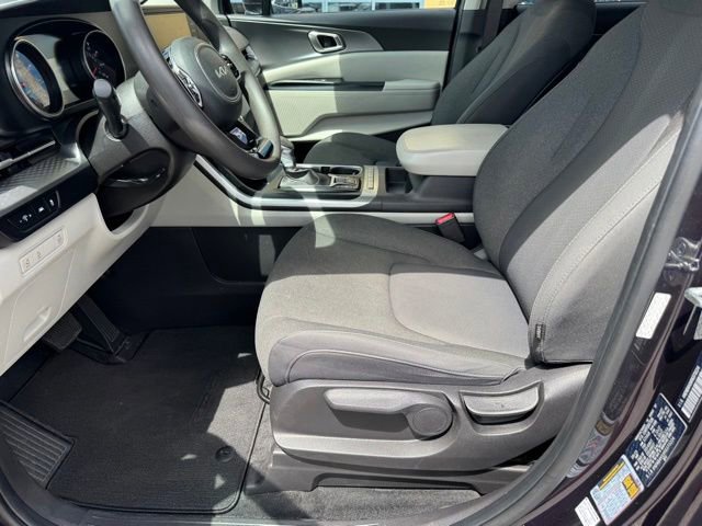 Used 2024 Kia Carnival LX FWD image 18