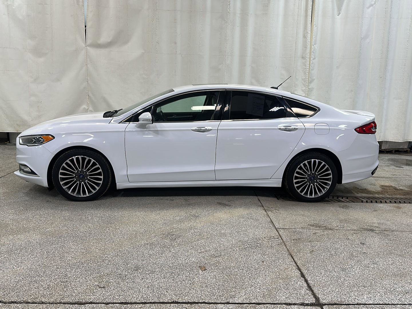 Used 2017 Ford Fusion Titanium image 2