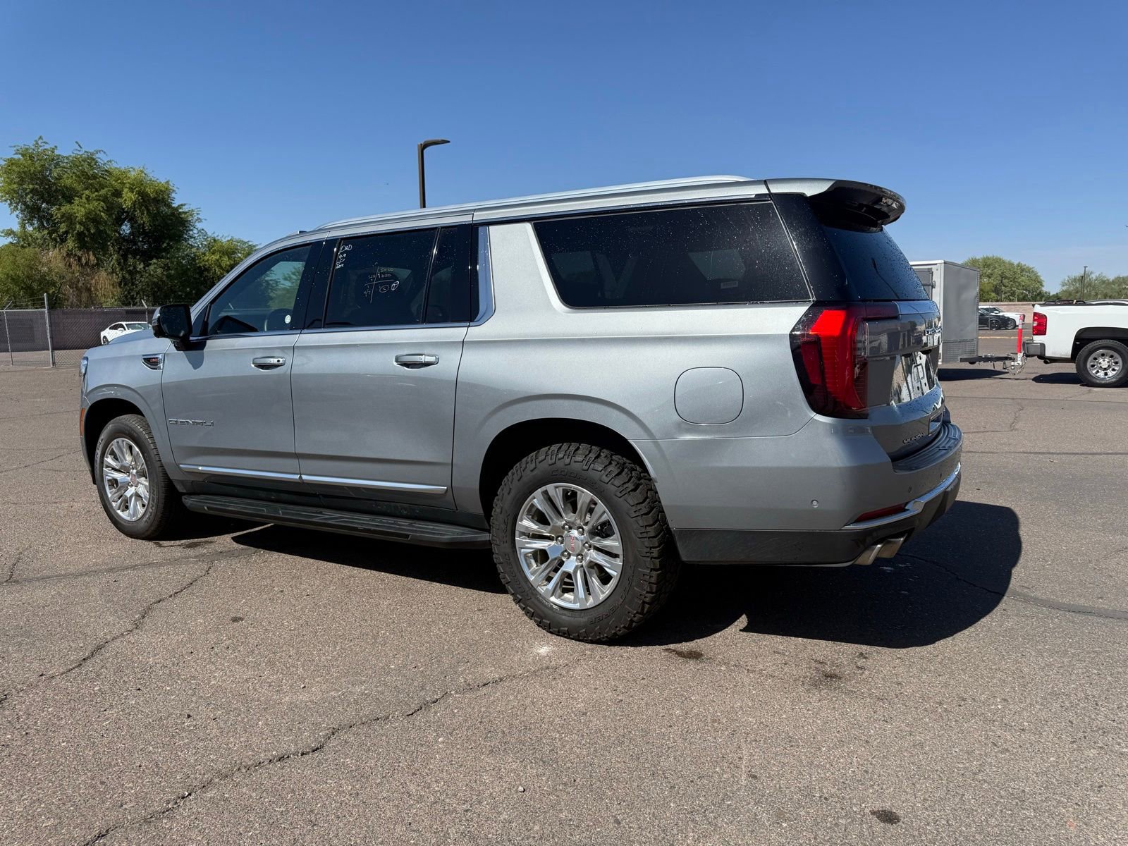 Used 2025 GMC Yukon XL Denali AWD/4WD image 7