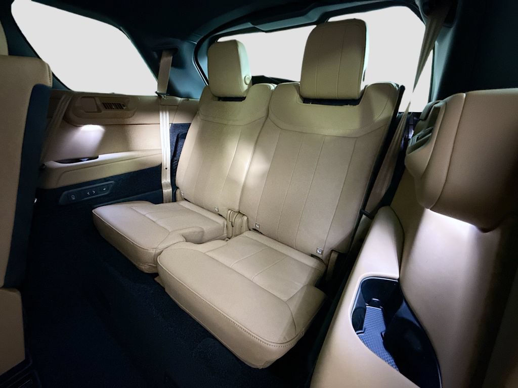New 2026 Land Rover Range Rover Long Wheelbase SE AWD/4WD image 23