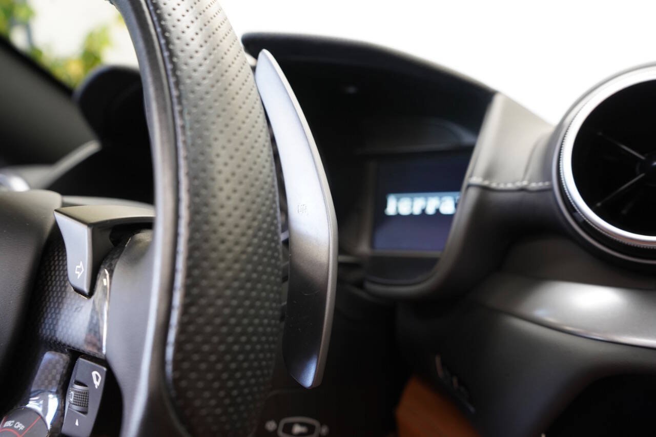 Used 2019 Ferrari Portofino RWD image 92