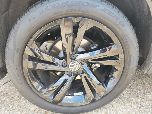 Used 2023 Volkswagen Tiguan SE R-Line FWD image 12
