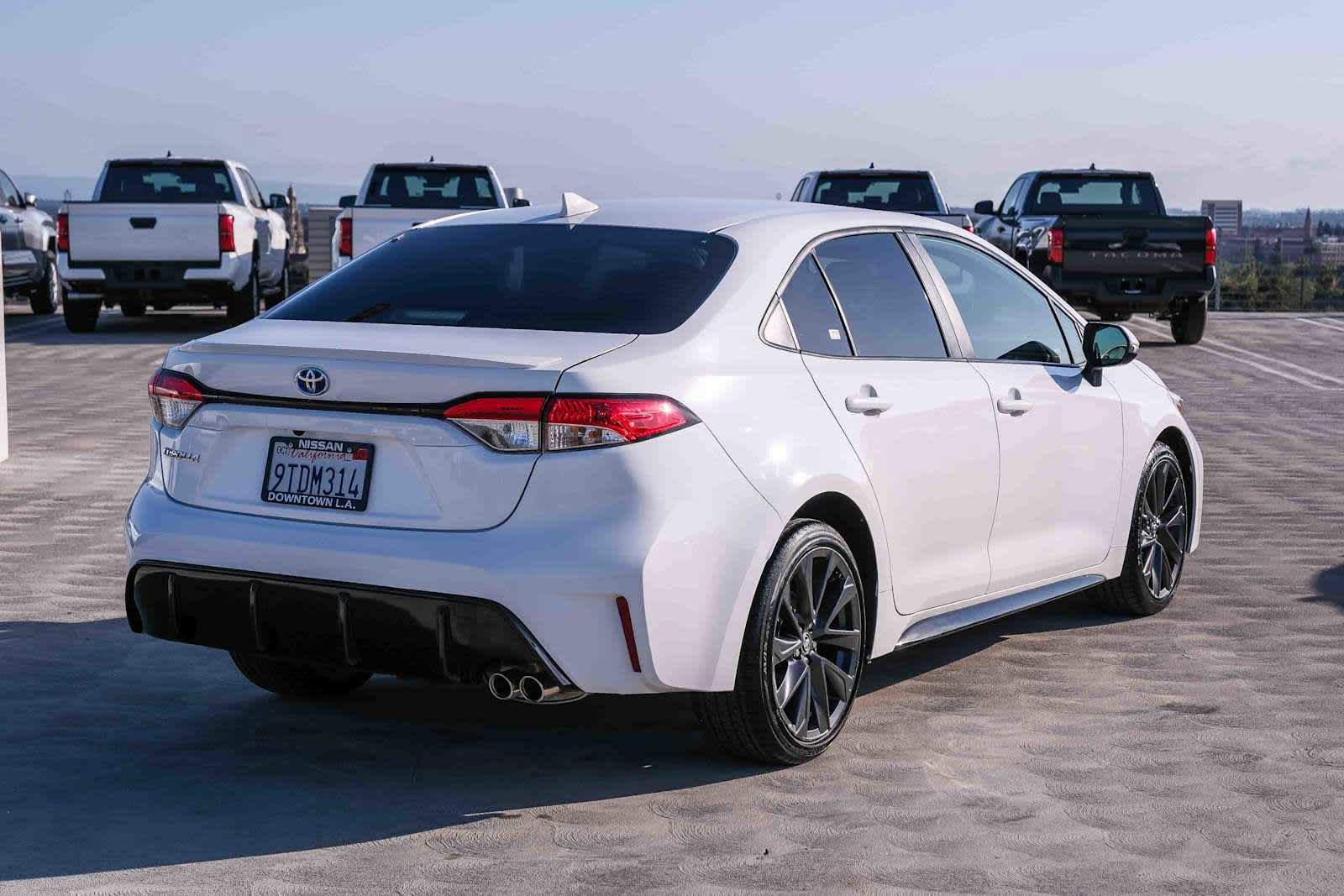 Used 2025 Toyota Corolla SE FWD image 4