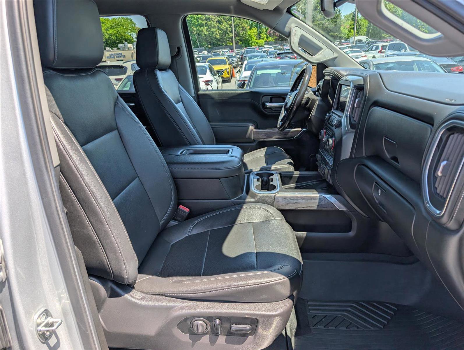 Used 2021 Chevrolet Silverado 1500 LTZ w/ LTZ Convenience Package II AWD/4WD image 13