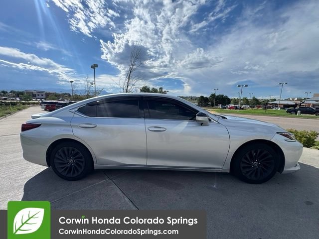 Used 2019 Lexus ES 300h w/ Accessory Package FWD image 13