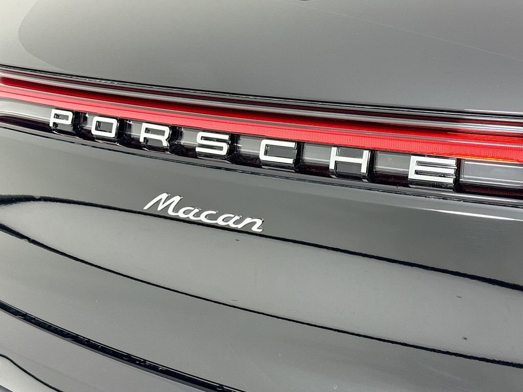 Certified 2025 Porsche Macan image 35