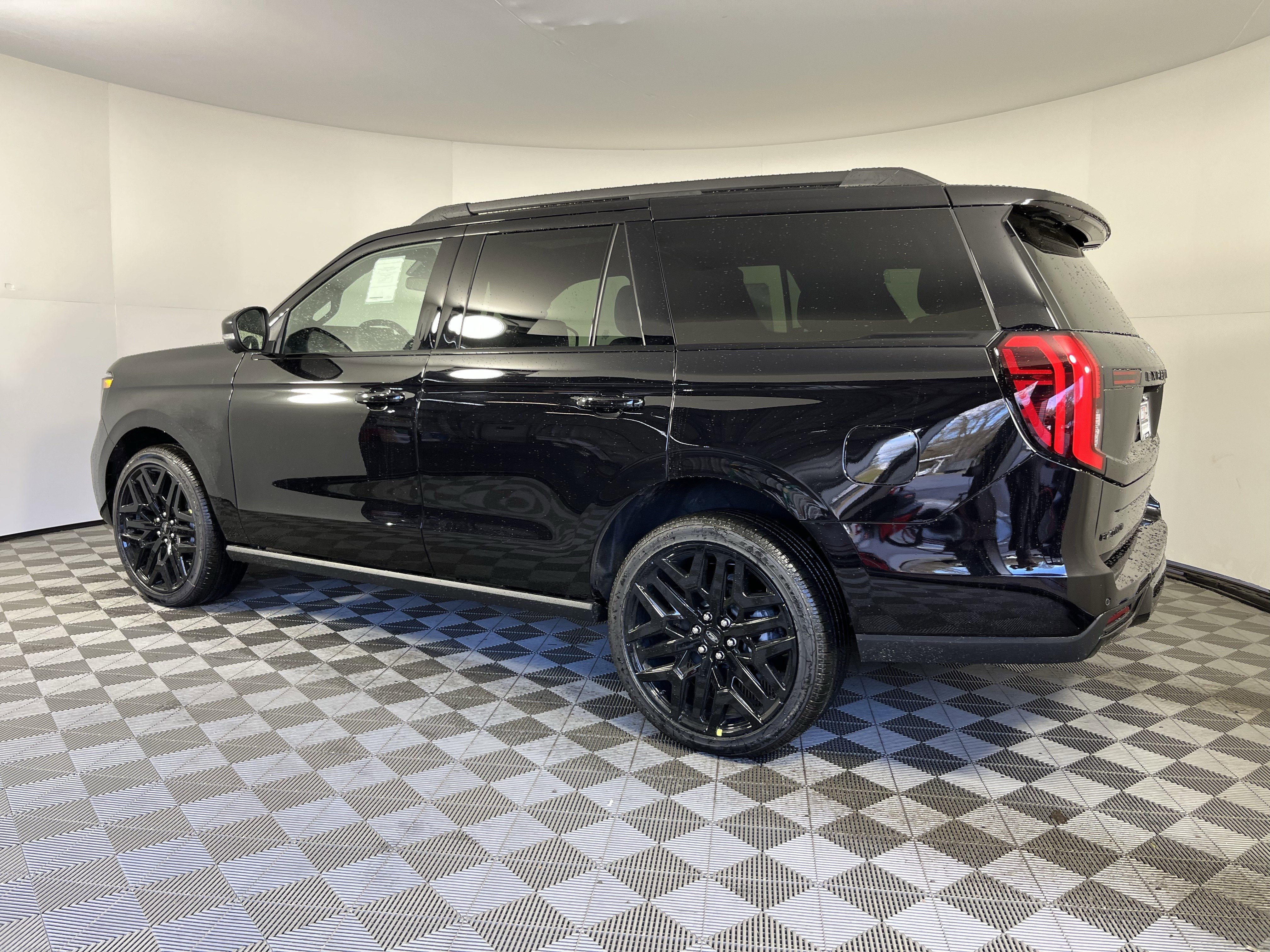 New 2026 Ford Expedition Platinum w/ Stealth Performance Package AWD/4WD image 2