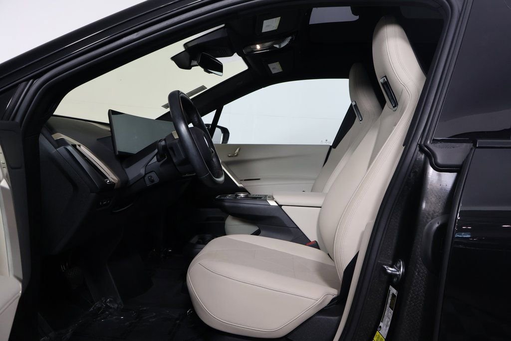Used 2023 BMW iX xDrive50 w/ Sport Package image 10