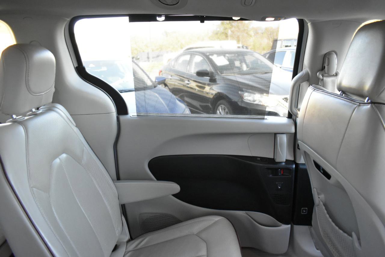 Used 2020 Chrysler Pacifica Limited image 39