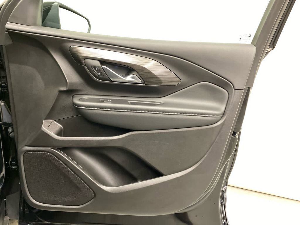 Used 2024 GMC Terrain SLT image 11