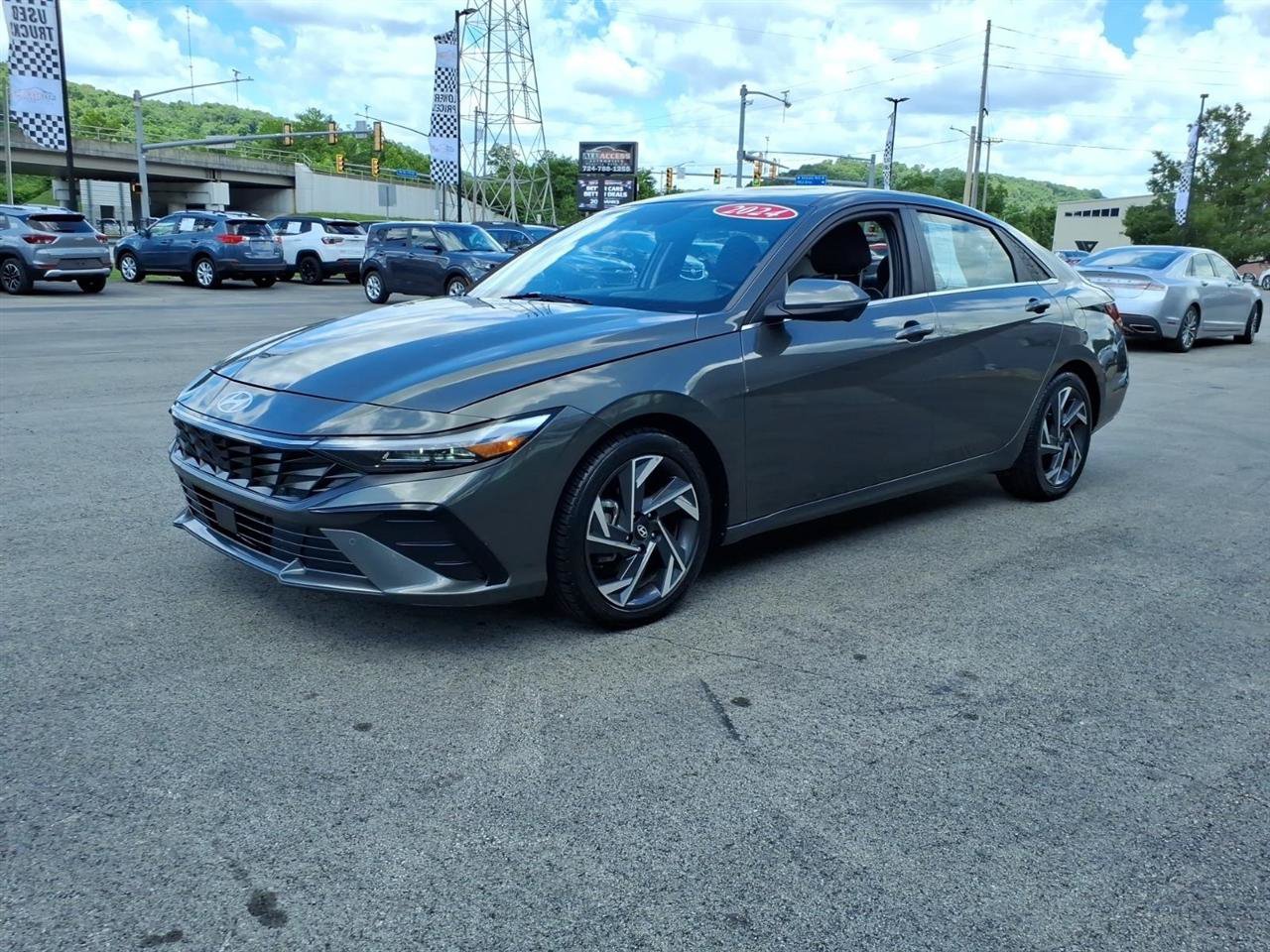Used 2024 Hyundai Elantra Limited FWD image 3