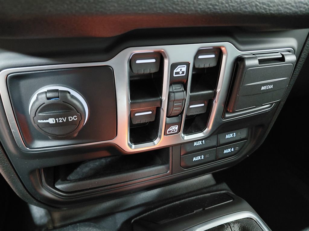 Used 2025 Jeep Wrangler Unlimited Sport AWD/4WD image 26