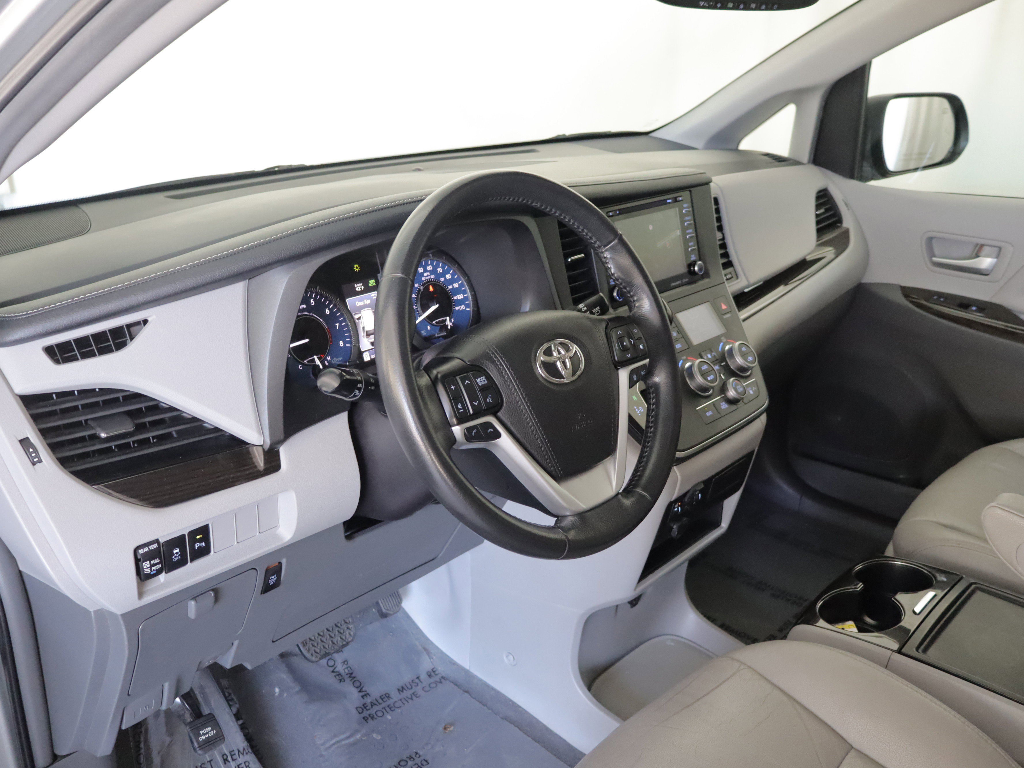 Used 2019 Toyota Sienna XLE w/ XLE Navigation Package AWD/4WD image 12