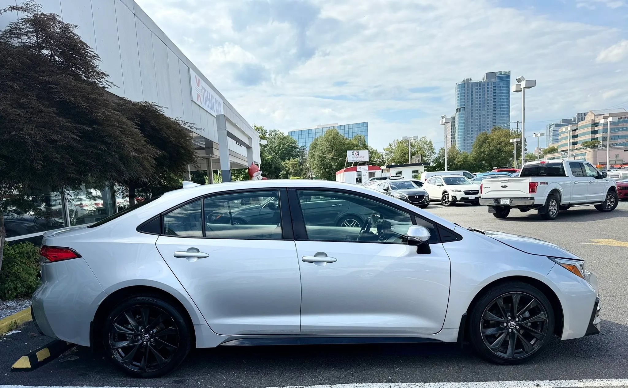 Used 2023 Toyota Corolla SE FWD image 8