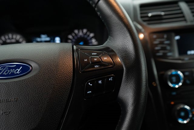 Used 2017 Ford Explorer XLT image 23