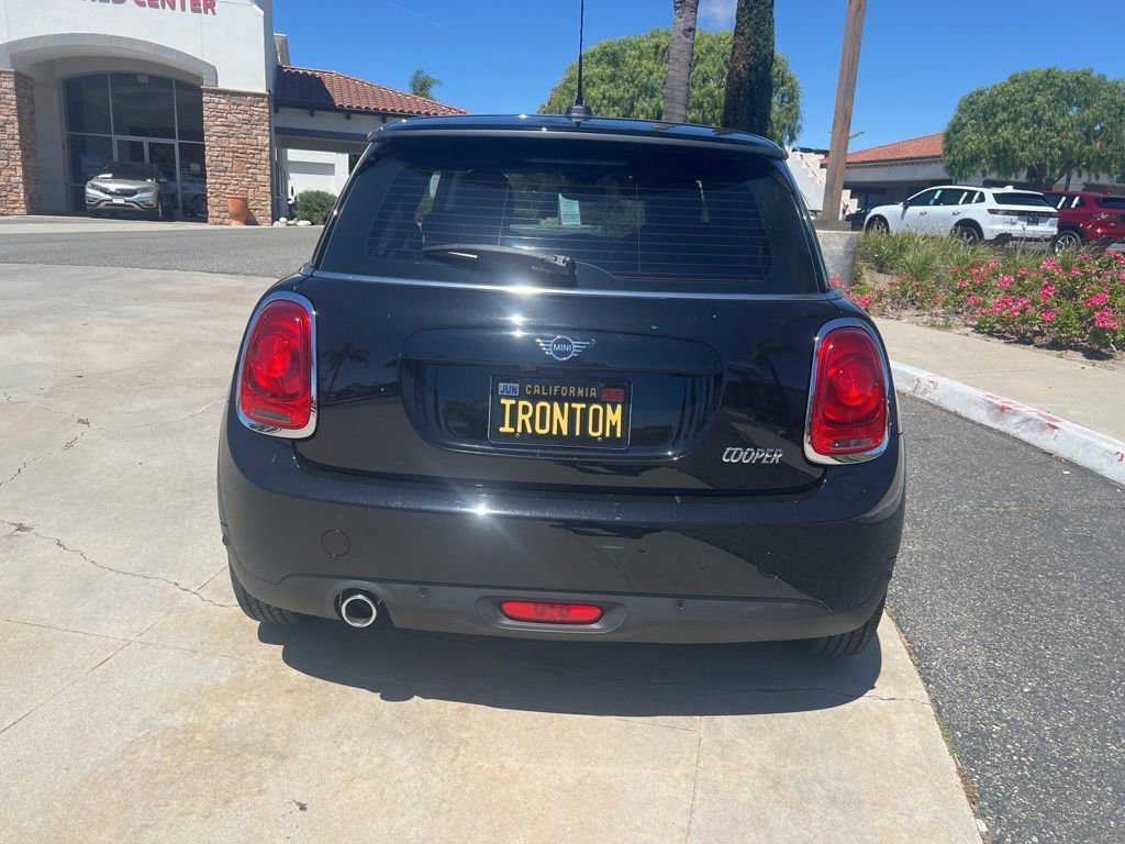 Used 2021 MINI Cooper 2-Door Hardtop image 2