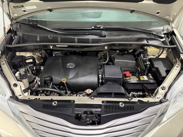 Used 2017 Toyota Sienna XLE w/ XLE Navigation Package AWD/4WD image 29