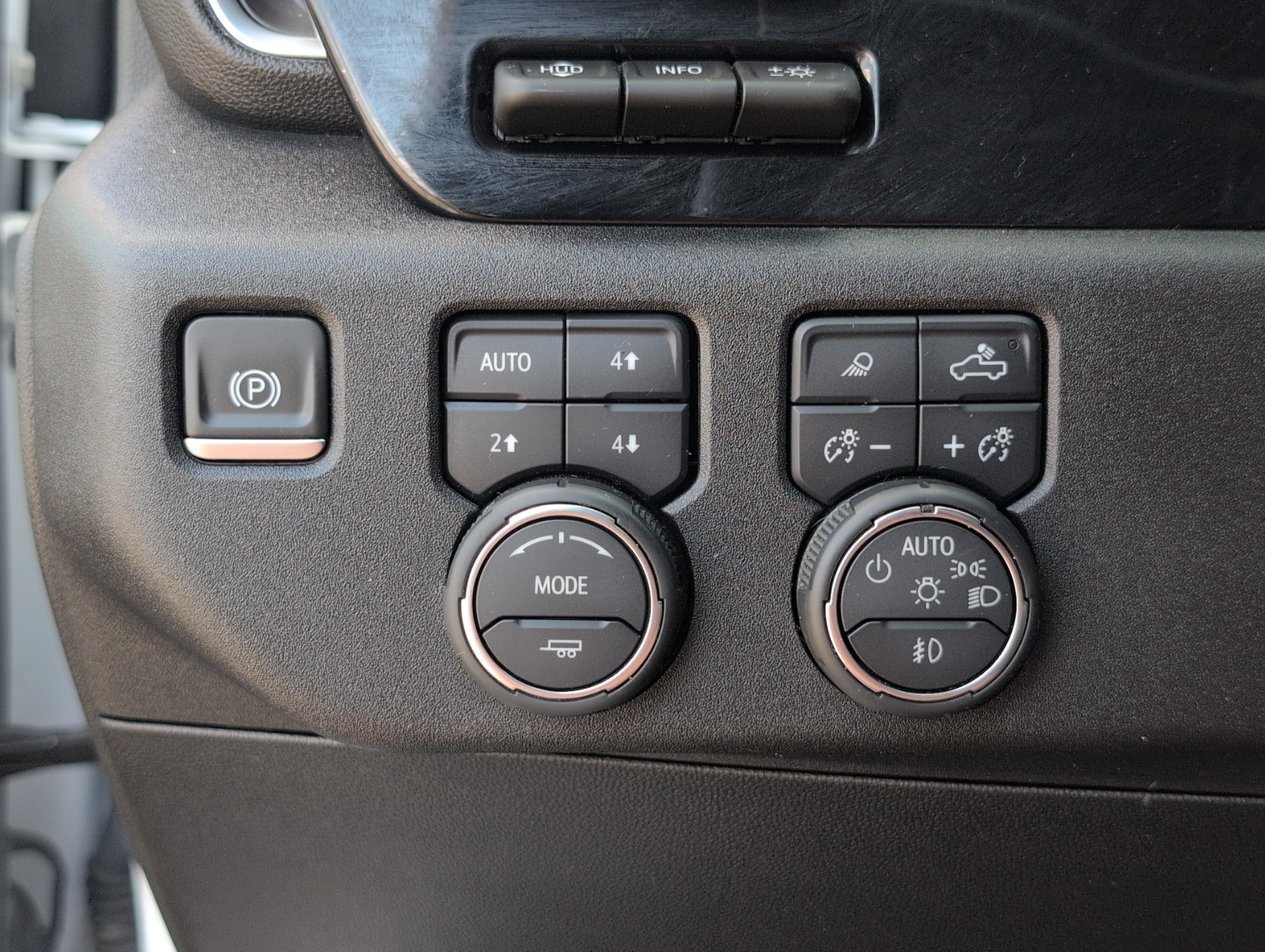 Used 2024 Chevrolet Silverado 1500 LTZ w/ LTZ Premium Package AWD/4WD image 28