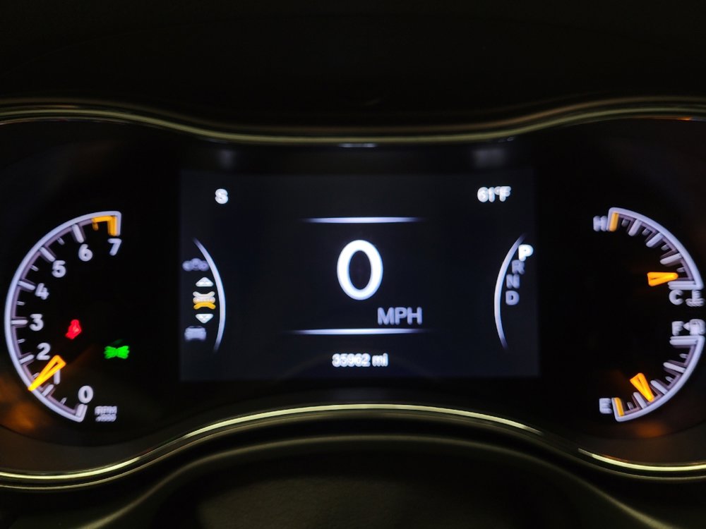 Used 2020 Jeep Grand Cherokee Limited w/ Luxury Group II image 23